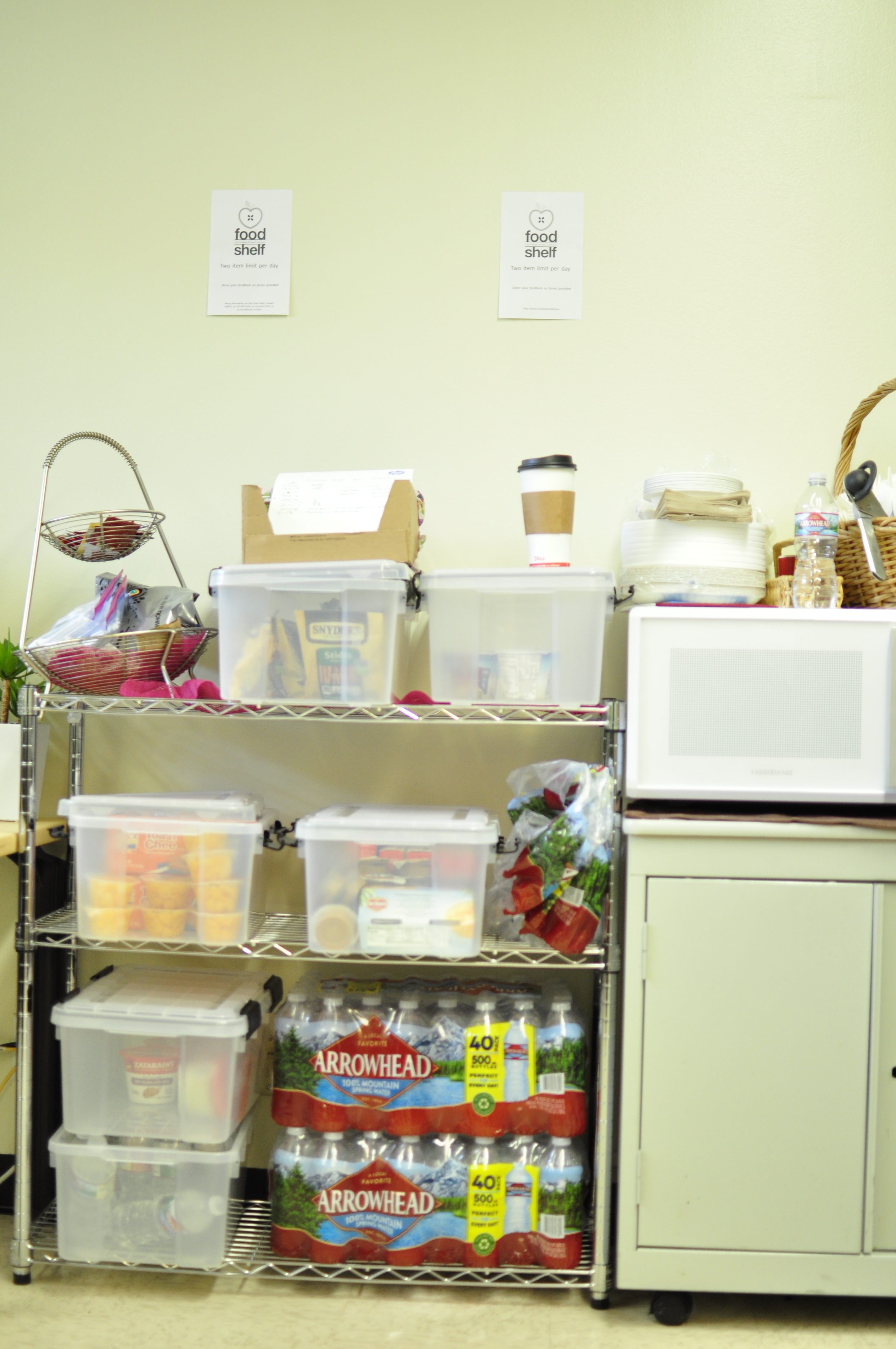 The Food Shelf at the H.A.R.T.S (Homeless At Risk Transitional Students) office located at the Student Union/Martin Luther King Center  in the Ocean Campus provides students who sign in with a maximum two snacks per day. January 18, 2018. (Photo/Janeth R. Sanchez)