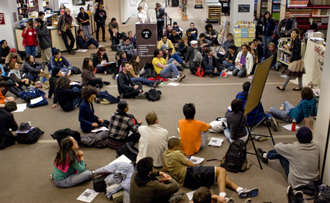 City College students sit in protest reduced library hours and other cuts to student services Feb. 11 on the 4th floor of Rosenberg Library. About 100 students occupied the library and stayed past the new 6:45 p.m. closing time during the study-in. DON CLYDE / THE GUARDSMAN