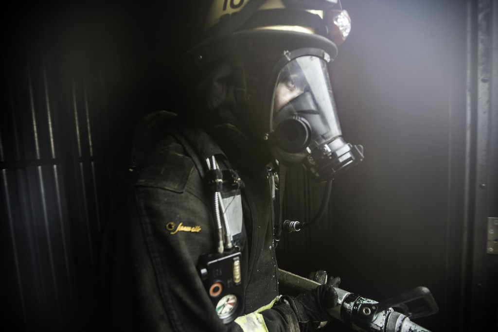 A fire cadet uses the self contained breathing apparatus during hose drills at the live fire traingin that cumulated the 18 weeks of preparation for 29 fire cadets of City College’s Class 15 Fire Fighter One Academy at South San Francisco Fire Department Station 61 on Saturday, May 16 2015. (Photo by Nathaniel Y. Downes/The Guardsman)