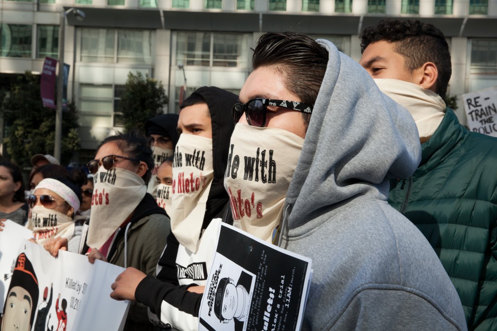On the opening day of the trial for the murder of Alejandro "Alex" Nieto by police officers, students from City College and members of the community rally at the Federal Court Building on March 1, 2016. (Photo by Agustina Perretta/Special to The Guardsman.)