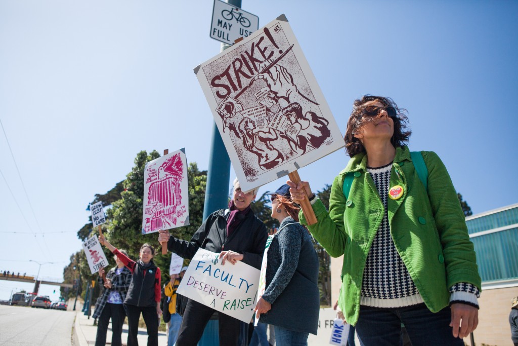 City College faculty gather around Ocean Campus to picket against unfair labor practices on April 27, 2016. (Photo by Natasha Dangond/Special to The Guardsman)27, 2016. City College of San Francisco Ocean Campus.