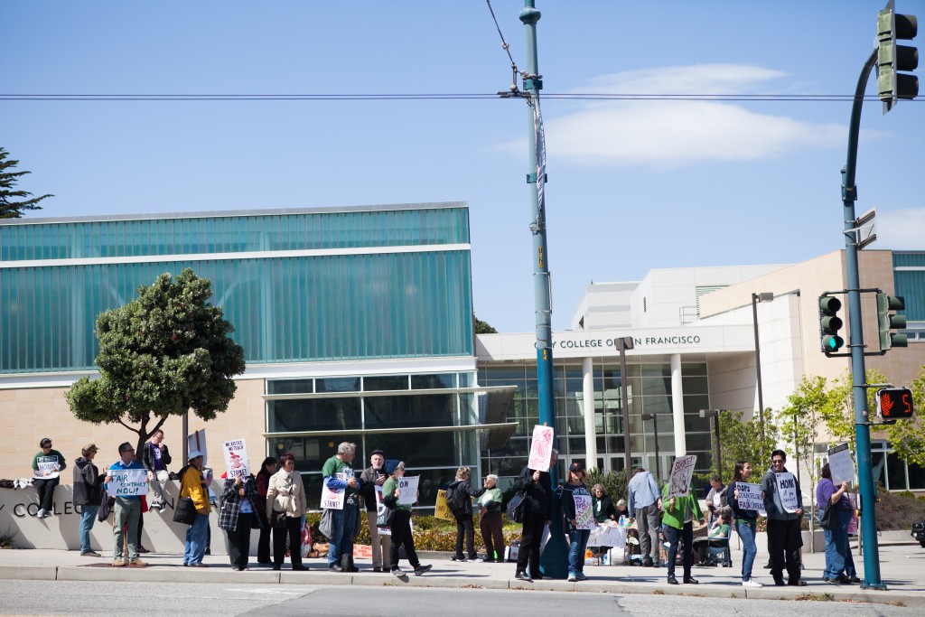 City College faculty gather around Ocean Campus to picket against unfair labor practices on April 27, 2016. (Photo by Natasha Dangond/Special to The Guardsman)