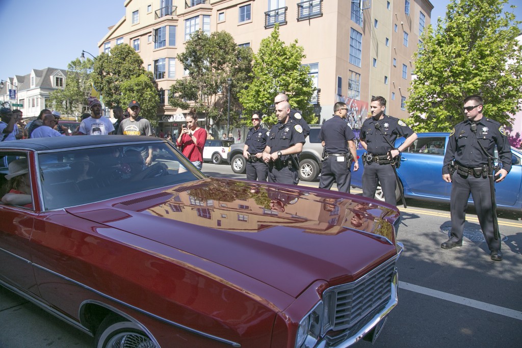 Police begin ticketing lowriders outside Mission Police Station on May 1, 2016 (Photo by Gabriella Angotti-Jones/ The Guardsman)