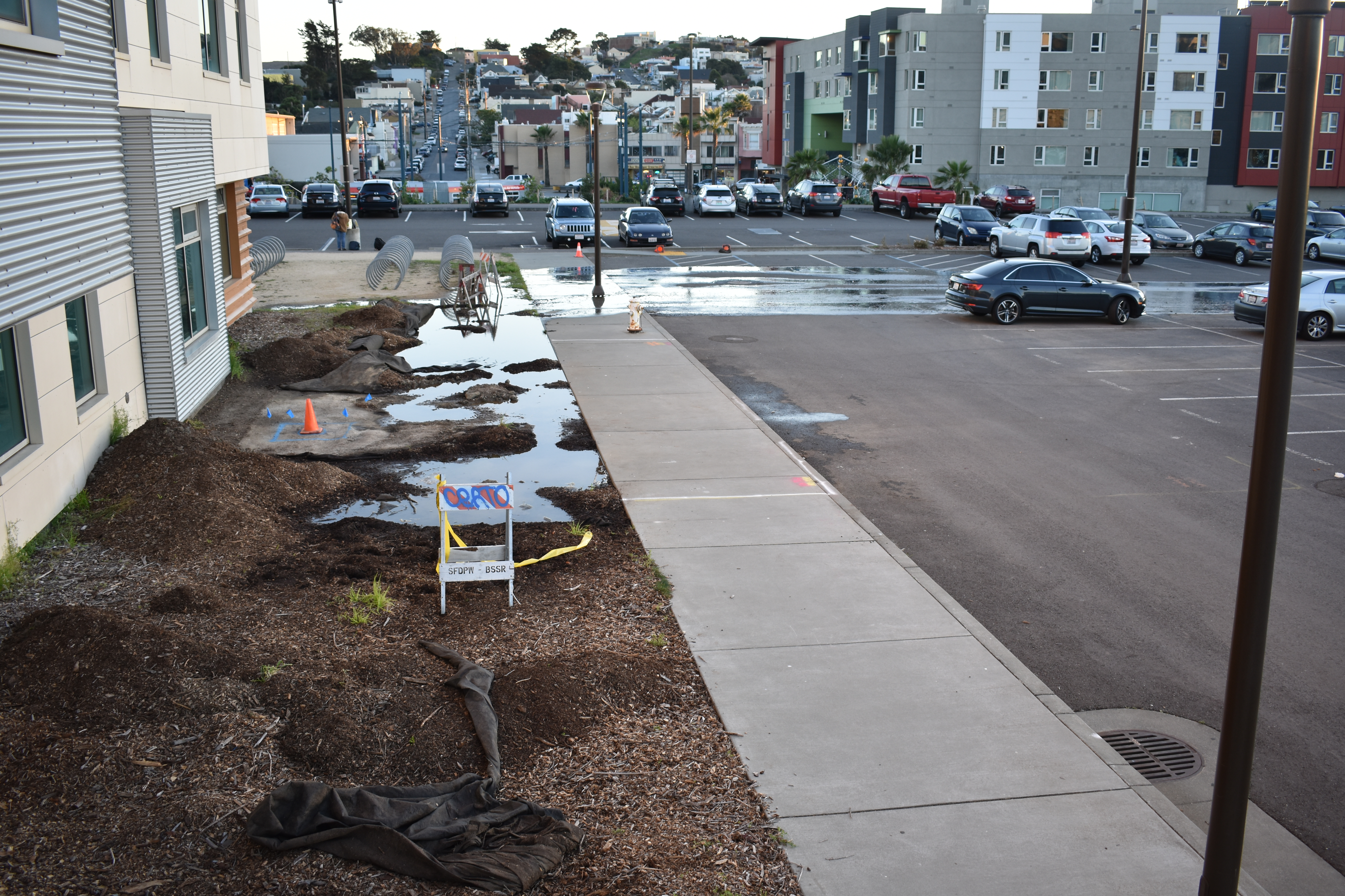 A water leak from the Ocean Campus Multi-Use Building (MUB) formed puddles in the ground and drained into the adjacent parking lot (not shown). Feb. 13, 2018. Photo by Michael Menaster/The Guardsman