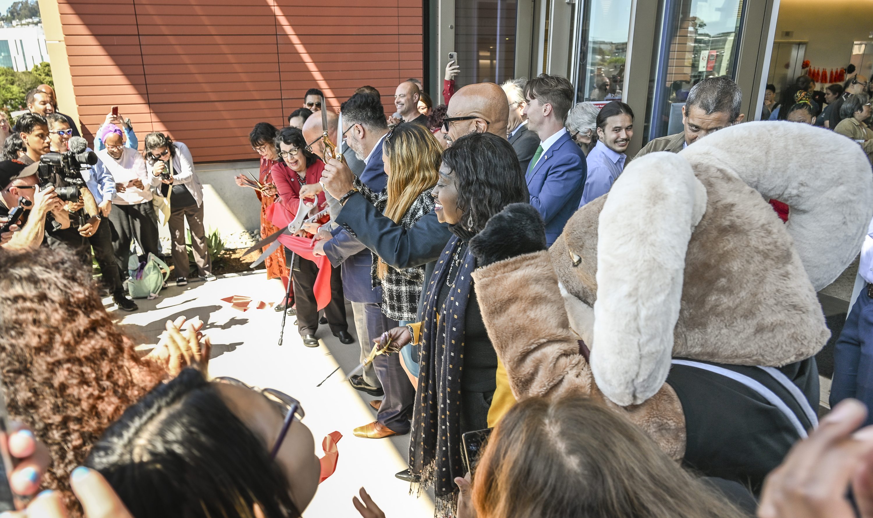 Community Unveils New ‘Gateway’ to Campus with Ribbon Cutting
